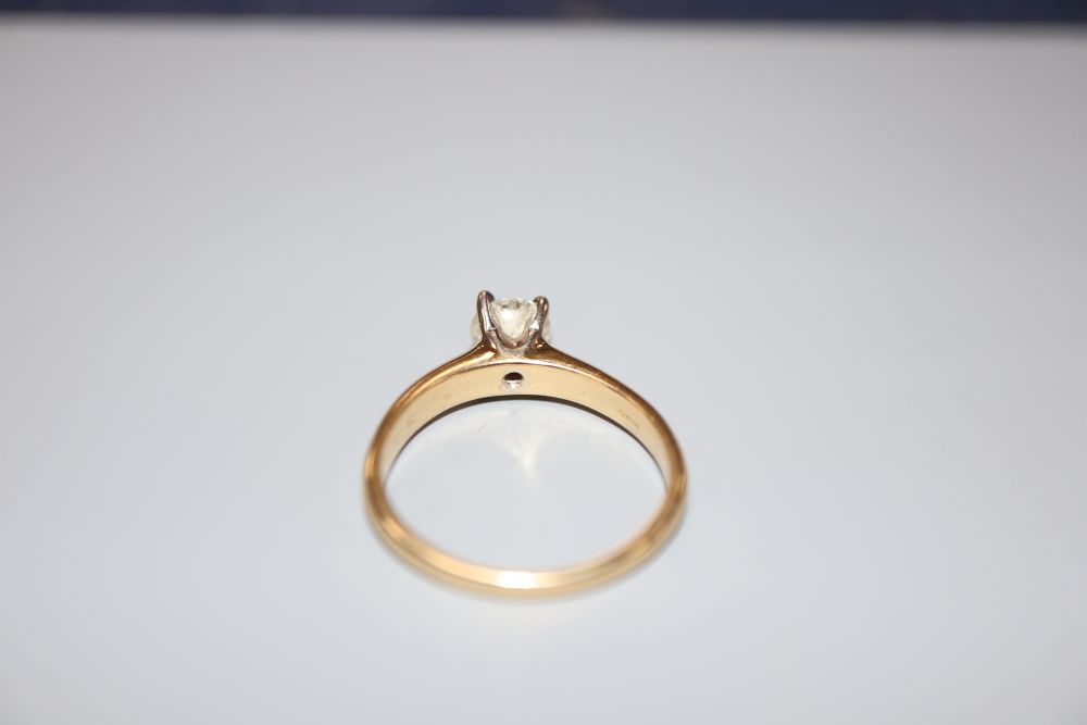 A modern 18ct gold and solitaire diamond ring, size Q, gross 4.5 grams.